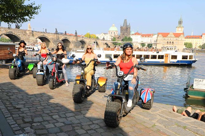 Live-Guided Tour - Trike-Harley Adventure of Prague - Starting in Malá Strana at Maltezské Square