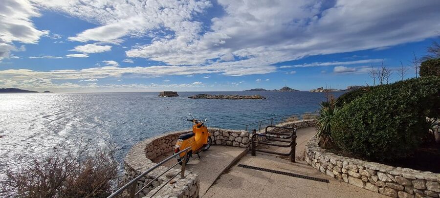 Marseille: Electric Motorcycle Rental with Smartphone Guide - Why this rental works well in Marseille
