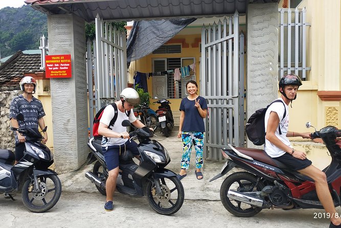 Motorbike Rental Ninh Binh - Choosing between an automatic and manual bike