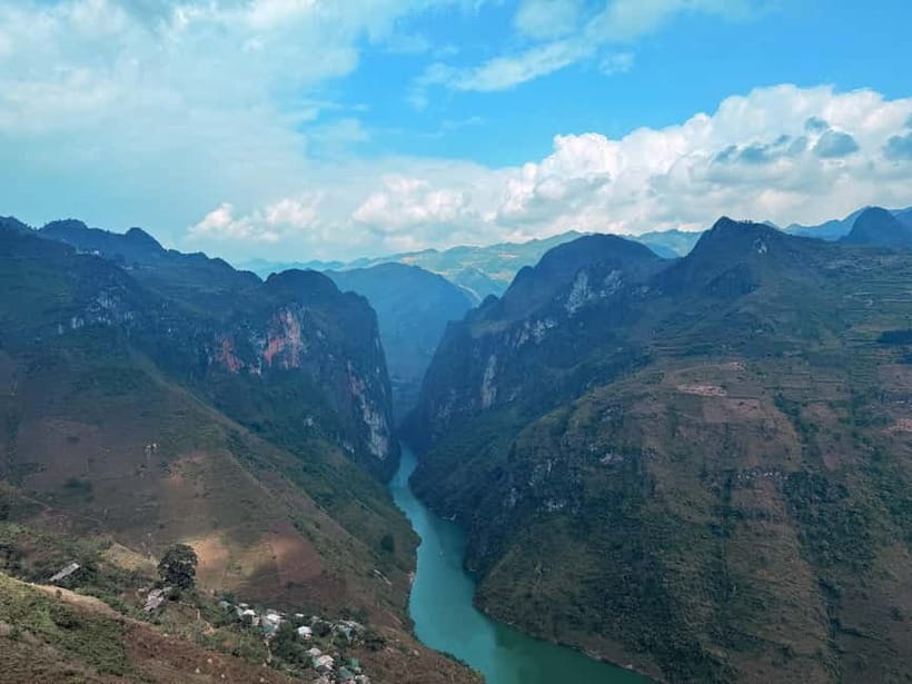 Mr Hung Ha Giang 3D2N with Easy Riders from Ha Giang - Day 2: Ma Pi Leng Pass and the road through Meo Vac