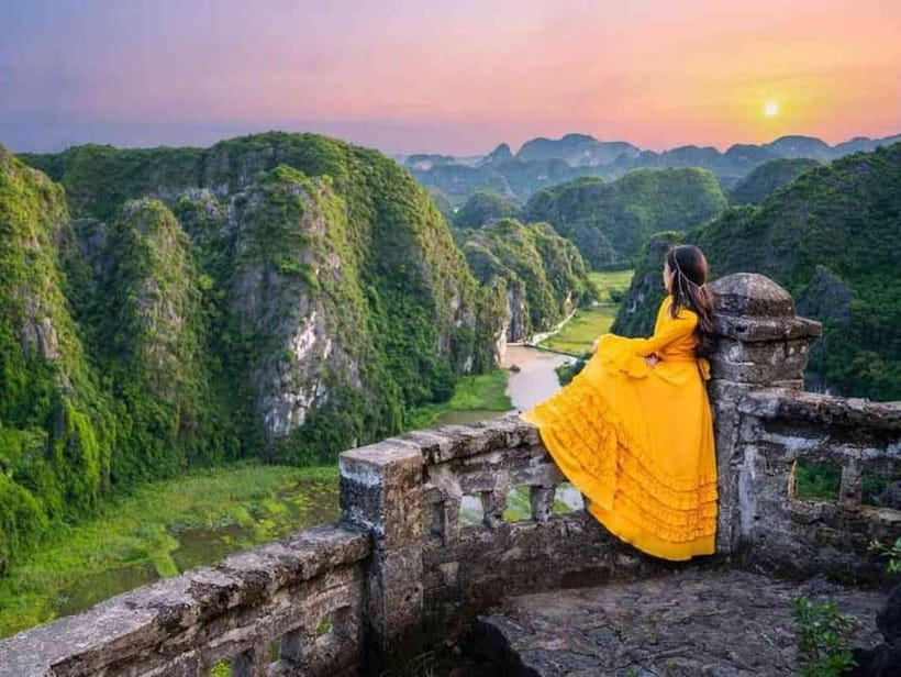 Ninh Binh Sunset Motorbike: Mua Cave, Coi Khe & Hoa Lu Town - Mua Cave and the 500-step climb