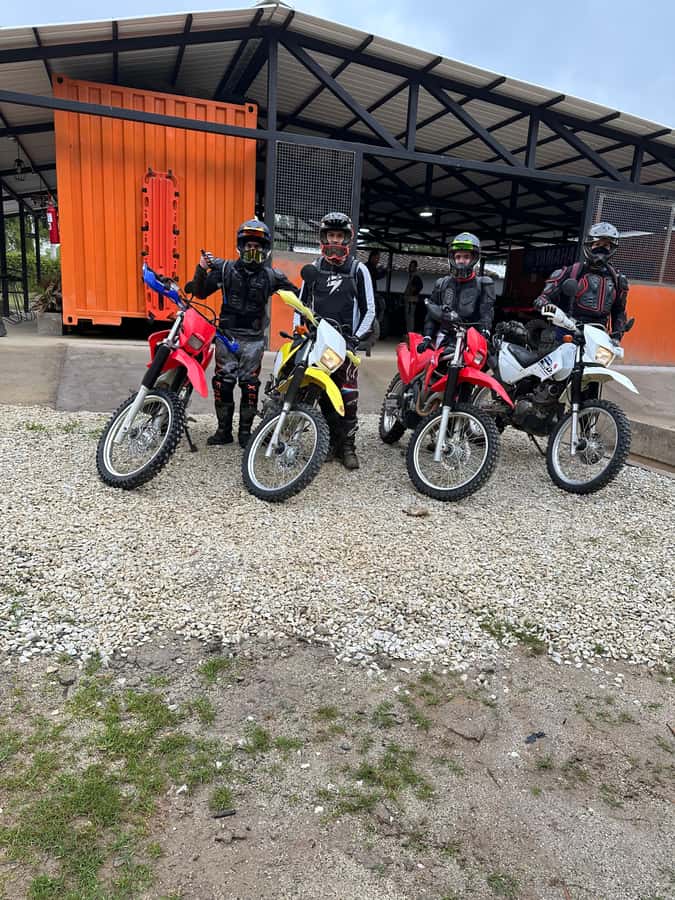 Off-road motorcycle adventure through the Medellín mountains - Lunch, local food, and the route’s slower moments