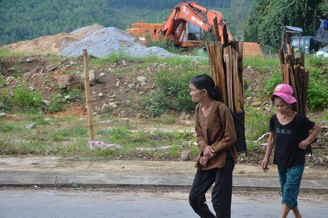 Phong Nha Motorbike tours. - Entering Paradise Cave for a two-hour visit