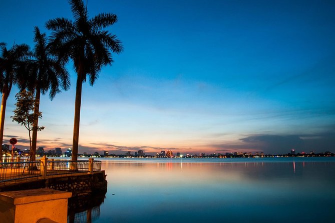 Private Hanoi Motorbike Sightseeing and Food Tour - West Lake, Northern Gate, and Long Bien Bridge