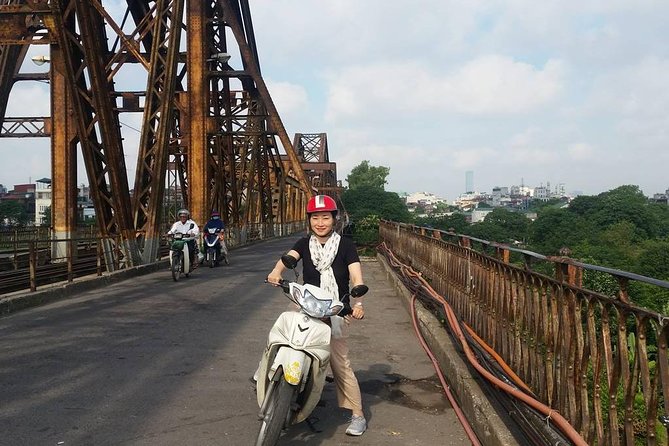 Private Hanoi Motorbike Sightseeing and Food Tour - Hoan Kiem Lake and the city center