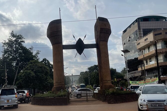 Safe Motorbike Tour in Kampala (Boda Boda Tour) - Owino Market is the place for your included rolex