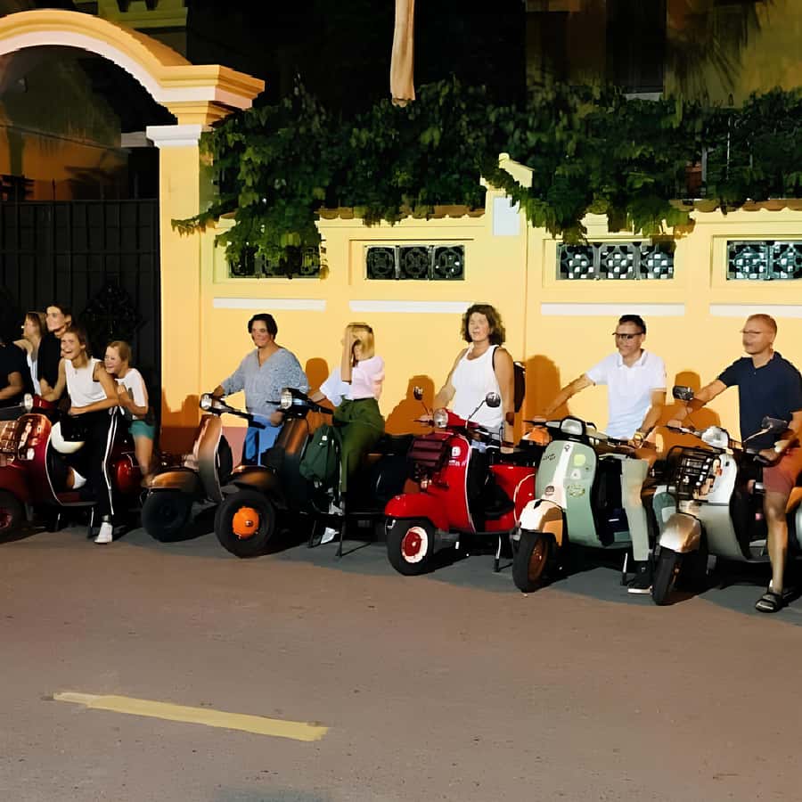 Saigon: Half-Day City Tour by Motorcycle - Chinatown in Districts 5 and 6