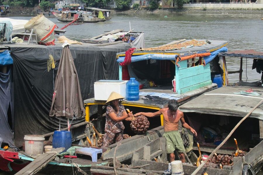 Saigon Slum Tour with Motorbike - Markets, drinks, and the 2,000 VND food stall