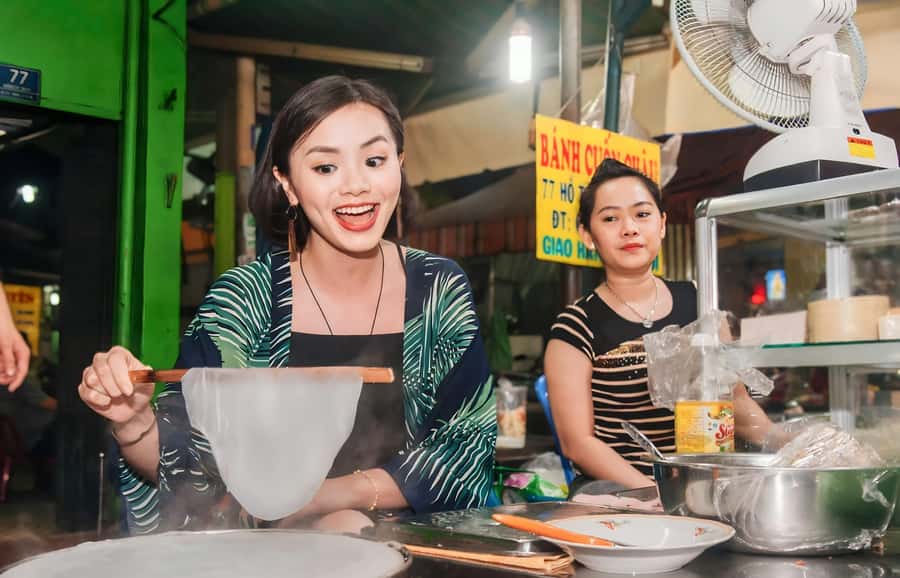 Saigon: Street Food Tasting & Sightseeing Tour by Motorbike - Banana crackers and sugarcane juice