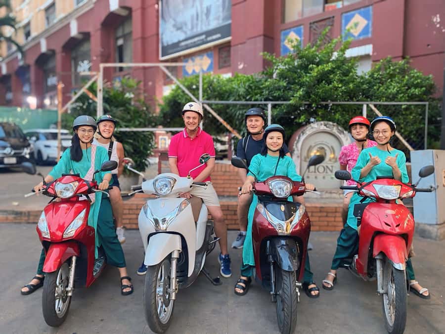 Saigon: Street Food Tasting & Sightseeing Tour by Motorbike - What the three to four hours look like
