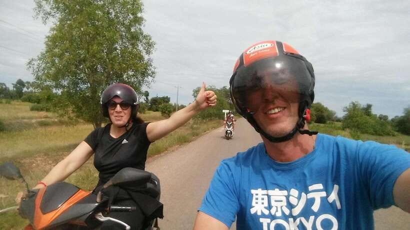 Siem Reap: 3-Hour Ancient Trails Motorbike Tour - Pradak market and the pagoda stop