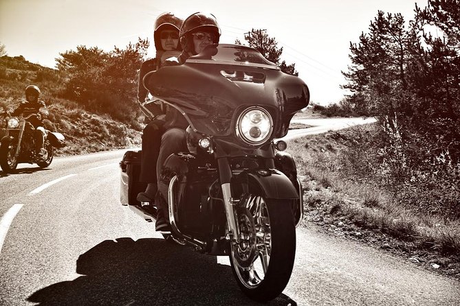 Stroll on a Harley Davidson, Full day passenger duet with your guide - Gourdon gives the morning a dramatic start