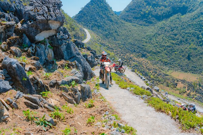 Vietnam Motorbike Tour to Ha Giang, Sapa, Mu Cang Chai - 8 Days - Day 7: Phu Yen, Da River lake, Moc Chau, and Mai Chau