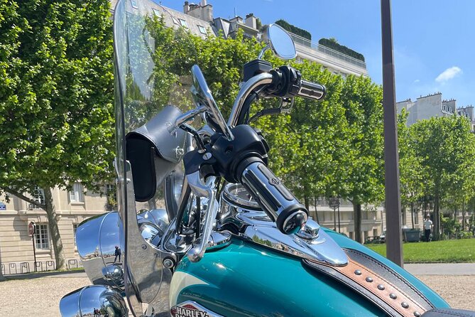 Vintage Motorcycle Rental in Paris - Why Versailles and Saint-Germain-en-Laye make sense