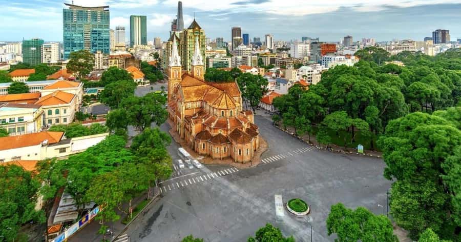 Visit 5 Districts & The Hidden Gems In Saigon By Motorbike - District 10: Ho Thi Ki Flower Market Before the City Wakes